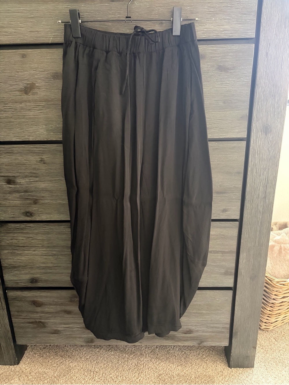 Zara Viscose flowy barrel leg pant